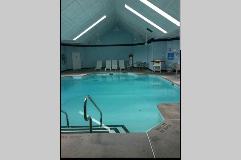 *Amenity-Filled Waterfront Oasis @Saw Creek Estates Near Waterfalls And Hiking* East Stroudsburg Exteriör bild