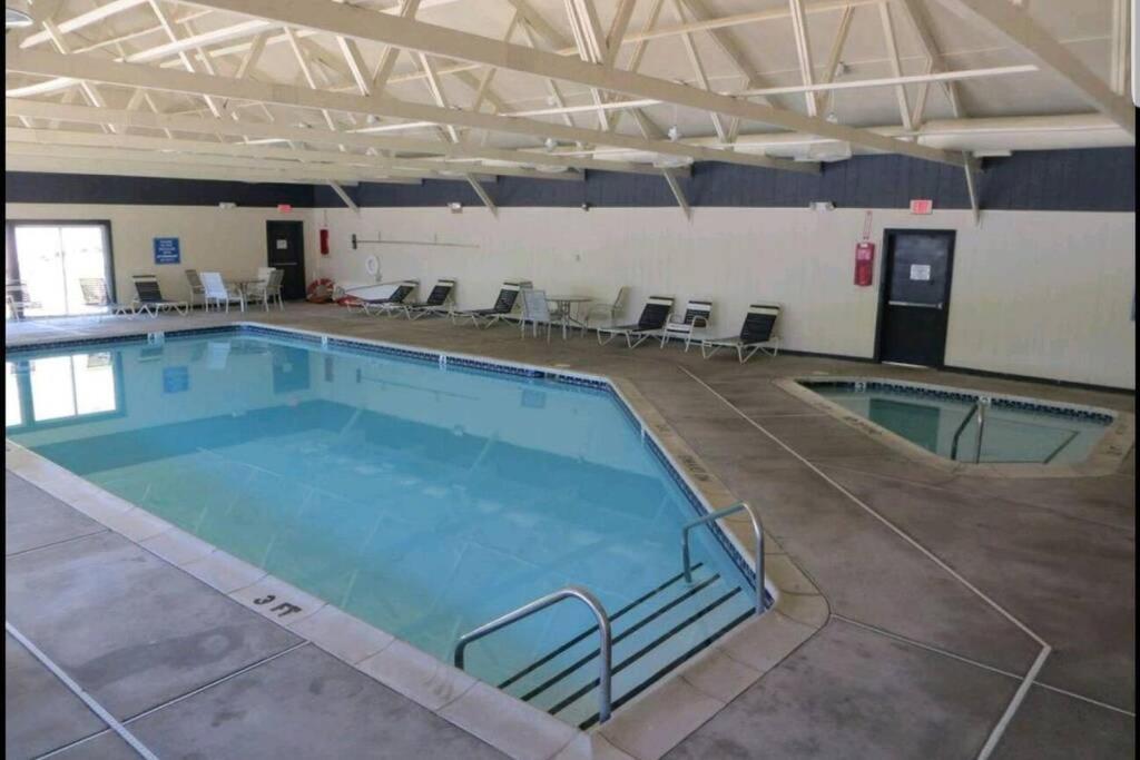*Amenity-Filled Waterfront Oasis @Saw Creek Estates Near Waterfalls And Hiking* East Stroudsburg Exteriör bild