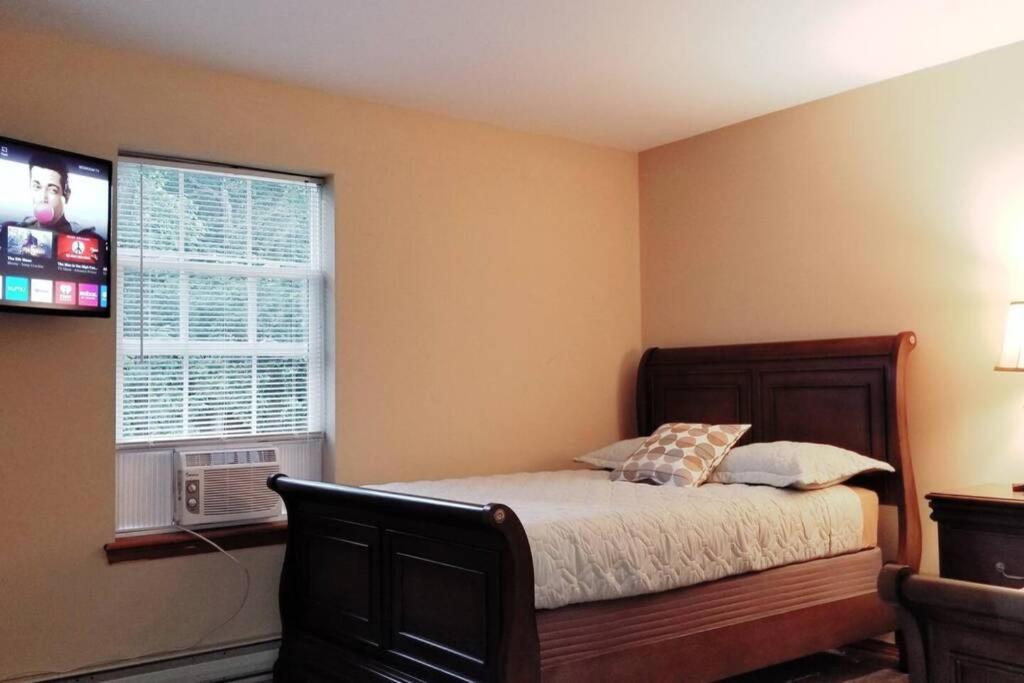 *Amenity-Filled Waterfront Oasis @Saw Creek Estates Near Waterfalls And Hiking* East Stroudsburg Exteriör bild