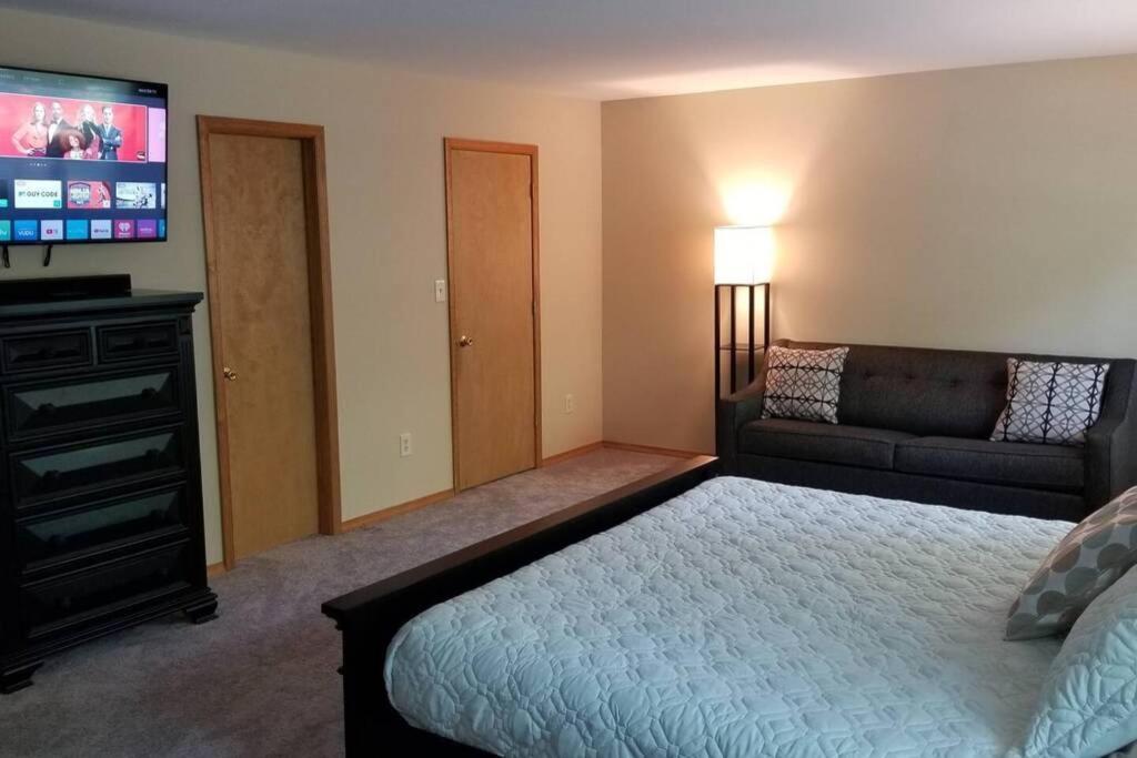 *Amenity-Filled Waterfront Oasis @Saw Creek Estates Near Waterfalls And Hiking* East Stroudsburg Exteriör bild