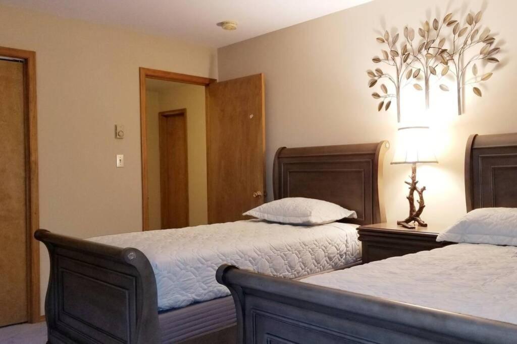 *Amenity-Filled Waterfront Oasis @Saw Creek Estates Near Waterfalls And Hiking* East Stroudsburg Exteriör bild