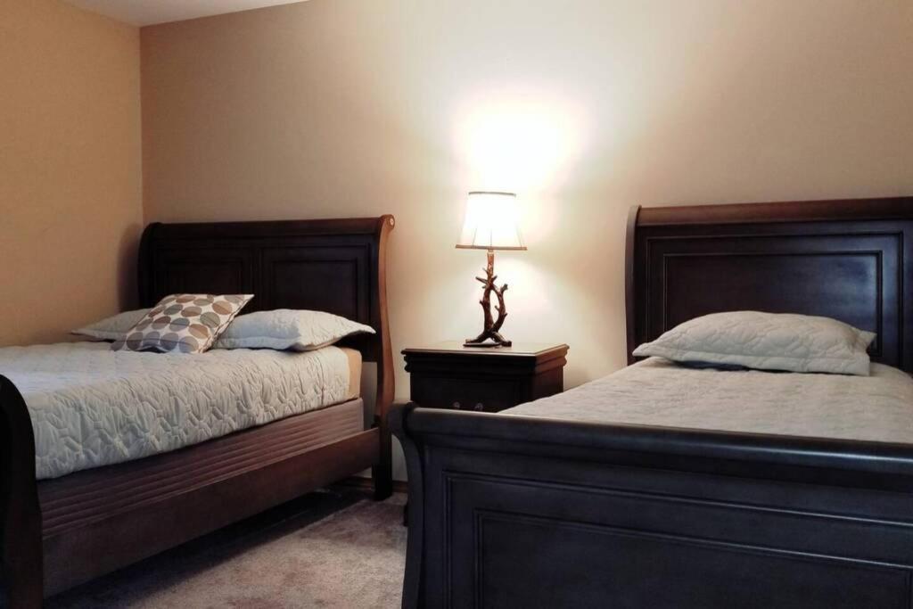 *Amenity-Filled Waterfront Oasis @Saw Creek Estates Near Waterfalls And Hiking* East Stroudsburg Exteriör bild