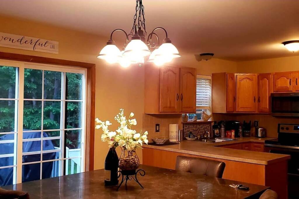 *Amenity-Filled Waterfront Oasis @Saw Creek Estates Near Waterfalls And Hiking* East Stroudsburg Exteriör bild