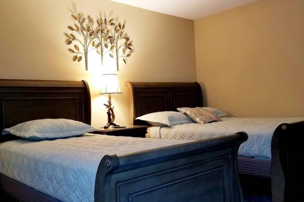 *Amenity-Filled Waterfront Oasis @Saw Creek Estates Near Waterfalls And Hiking* East Stroudsburg Exteriör bild